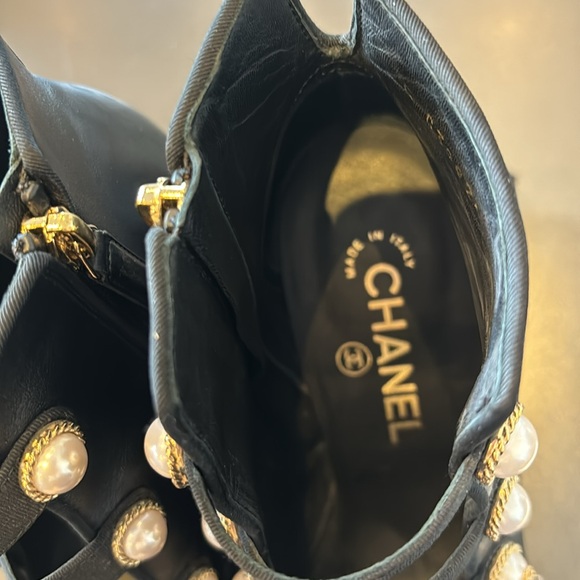 Super rare Cc pearl Chanel authentic heels 37.5 - Picture 3 of 8